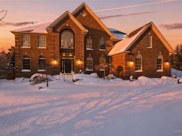 18 Woodthrush Trail, Orchard Park, NY 14127