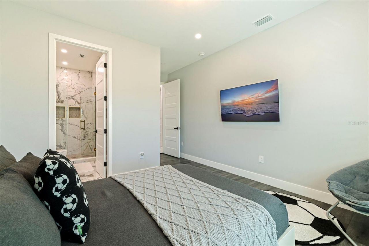 6062 Bayou Grande Boulevard Ne, Saint Petersburg, FL 33703 Photo