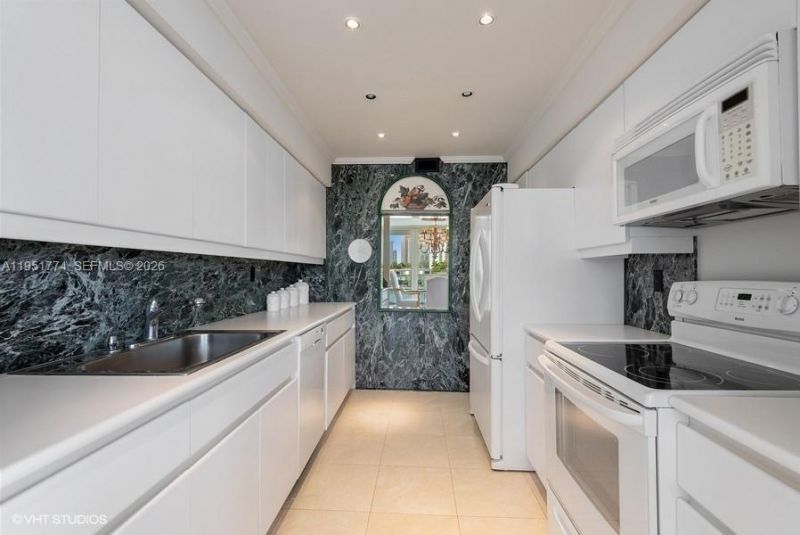 19707 Turnberry Way, Unit 4H, Aventura, FL 33180 Photo