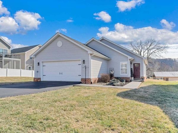 2615 QUEENS WAY, Vinton, VA 24179