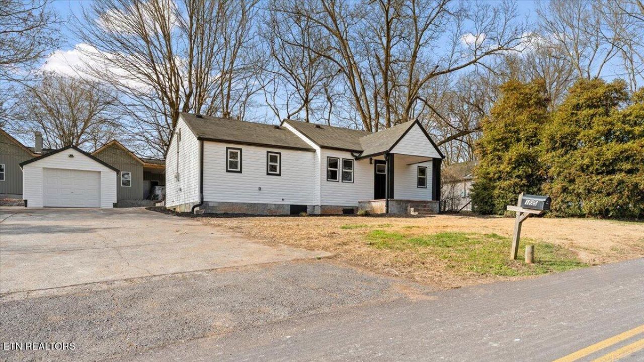 105 Lenoir St, Sweetwater, TN 37874 Main Photo