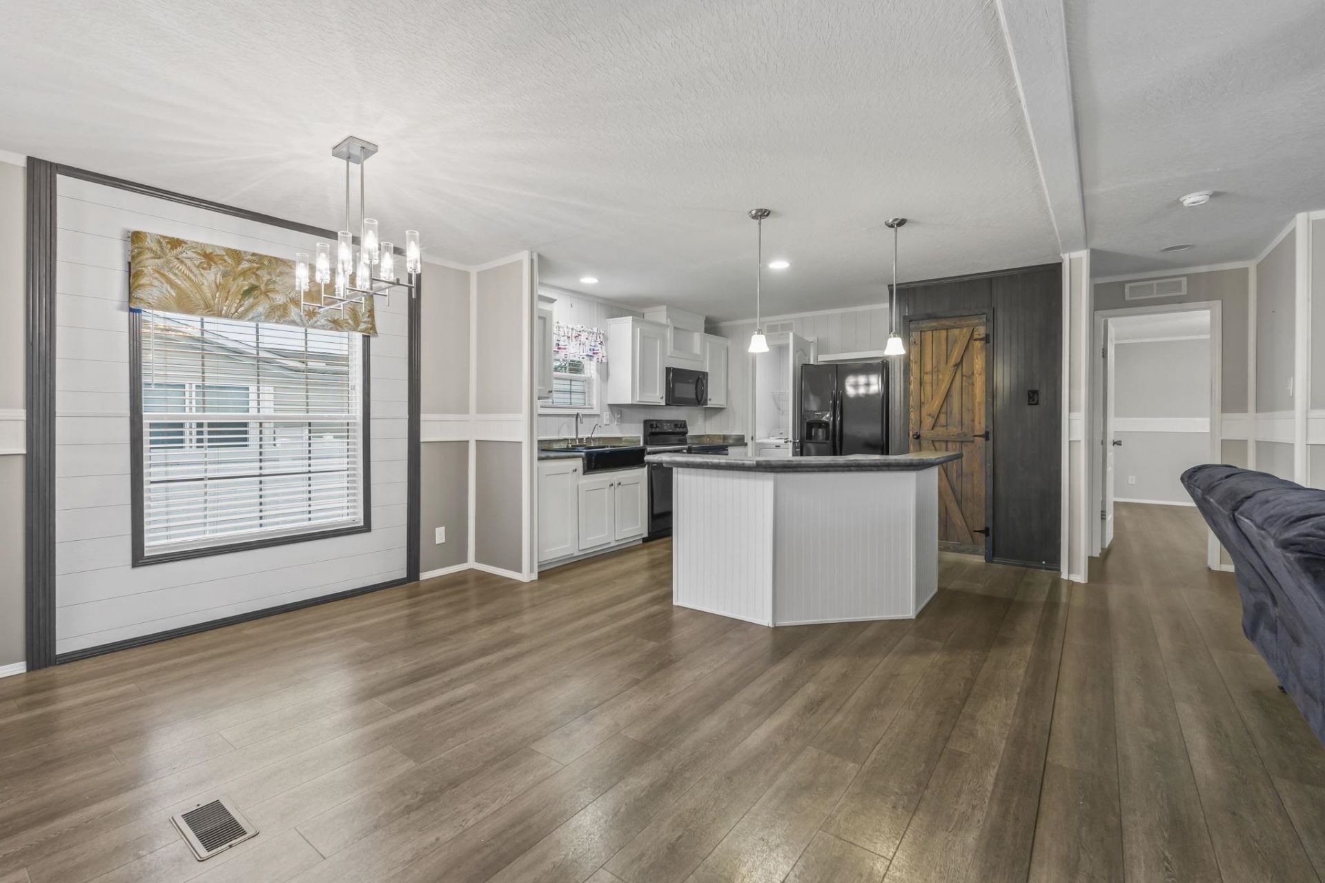 136 Shetland Woods Dr. Photo 13