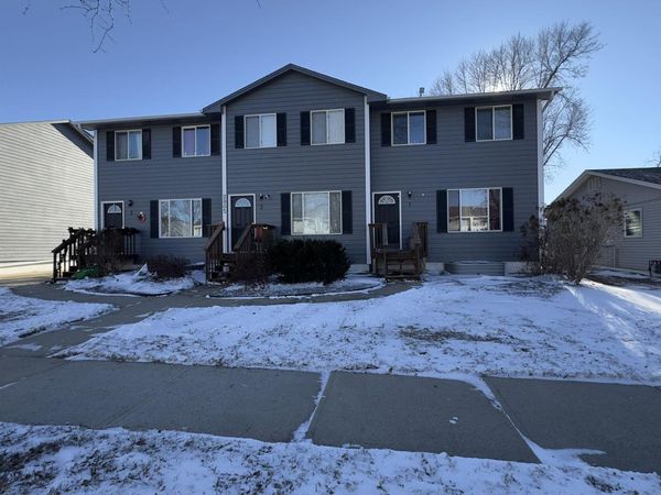 2805 E Bragstad Dr, Sioux Falls, SD 57101