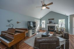 1932 High Meadow Street photo 4