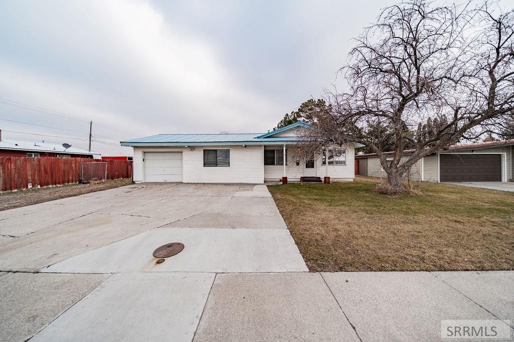 1715 S Curlew Drive, Idaho Falls, ID 83406 Main Photo