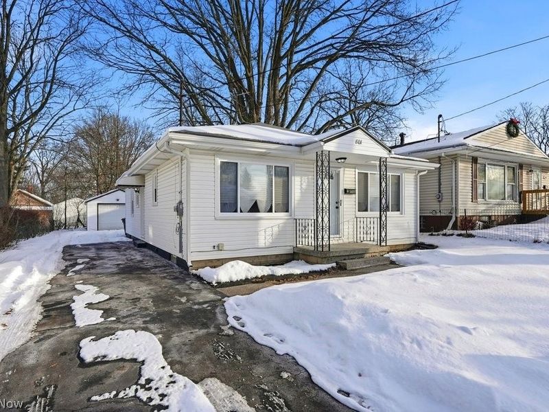 801 Triplett Boulevard, Akron, OH 44306 Photo 2