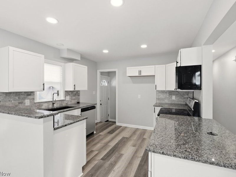 801 Triplett Boulevard, Akron, OH 44306 Photo 6