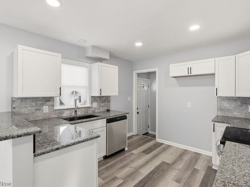 801 Triplett Boulevard, Akron, OH 44306 Photo 7