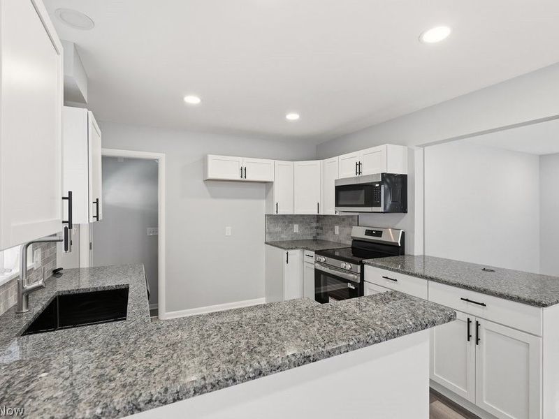 801 Triplett Boulevard, Akron, OH 44306 Photo 9