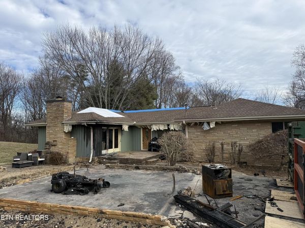 1327 N Briscoe Circle, Knoxville, TN 37912