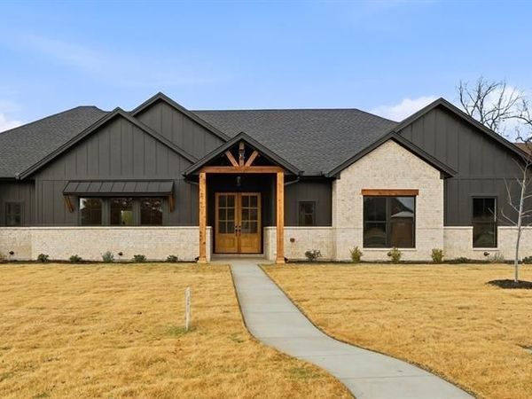 509 Emma Street, Grandview, TX 76050