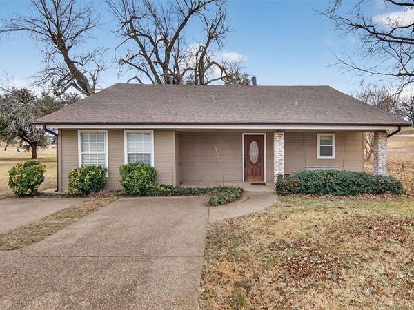 135 Lakeview Drive, Runaway Bay, TX 76426