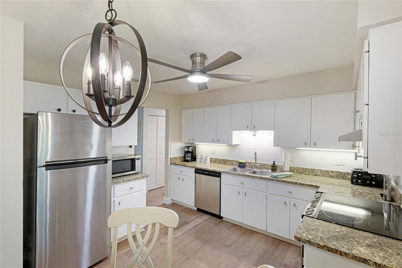 6905 Point Of Rocks Road, Sarasota, FL 34242 Photo