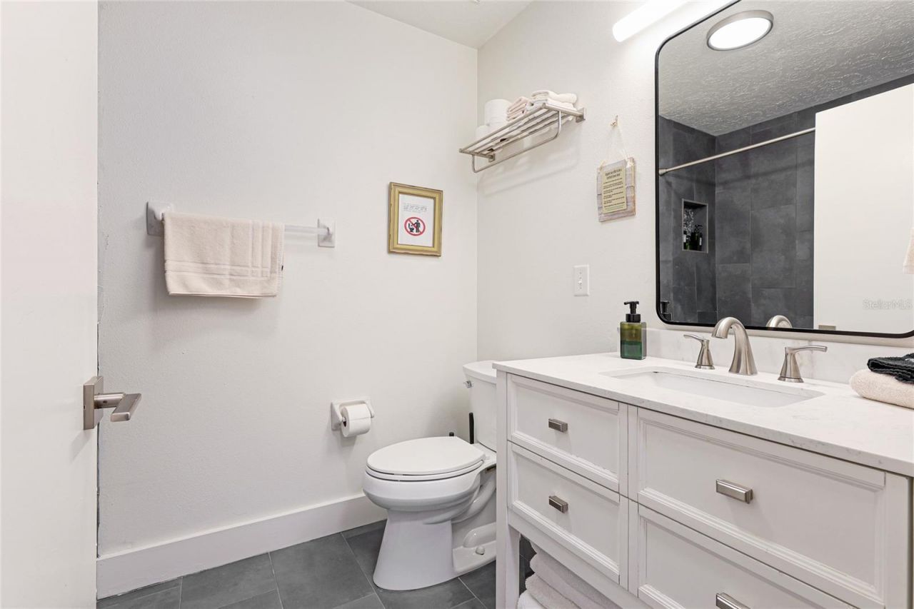 6905 Point Of Rocks Road, Sarasota, FL 34242 Photo