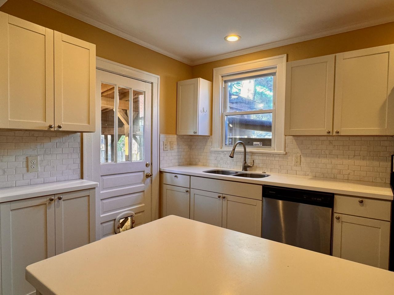 2652 Hull Street Photo 9