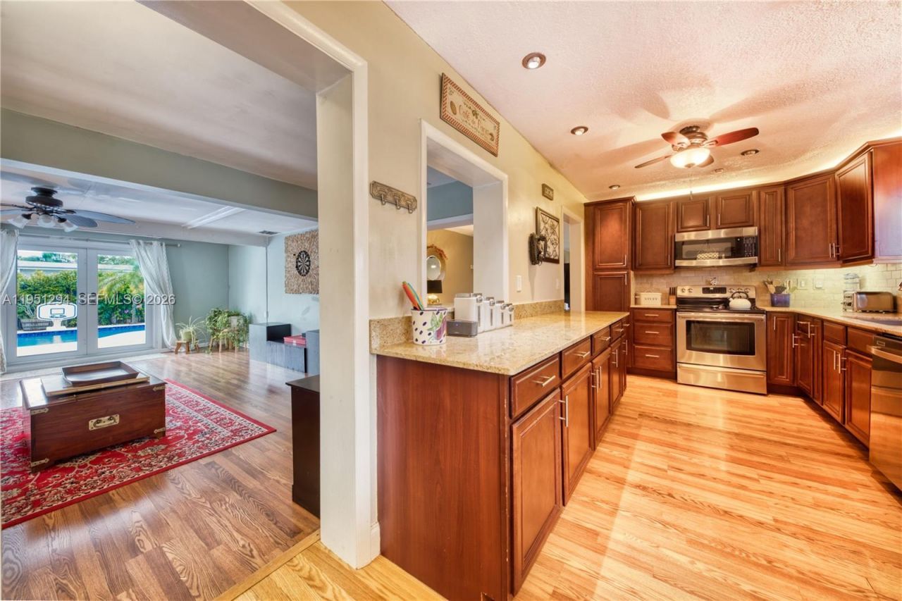 6661 SW 6th St, Pembroke Pines, FL 33023 Photo