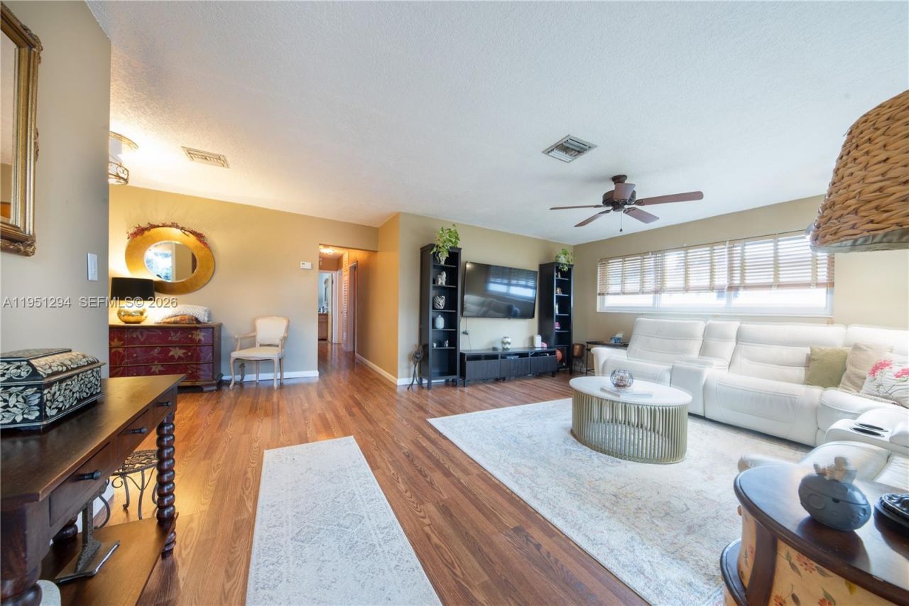 6661 SW 6th St, Pembroke Pines, FL 33023 Photo