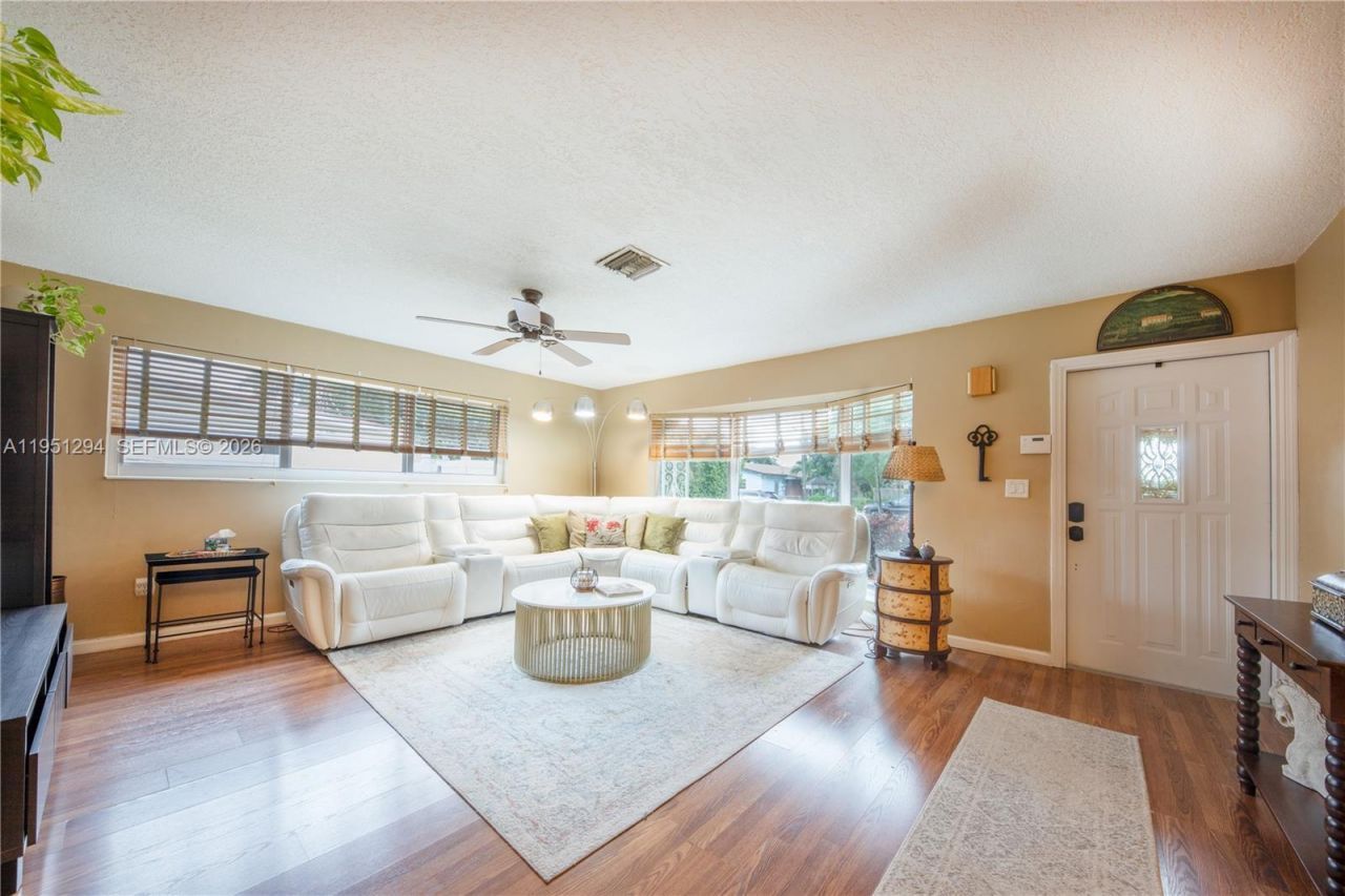 6661 SW 6th St, Pembroke Pines, FL 33023 Photo