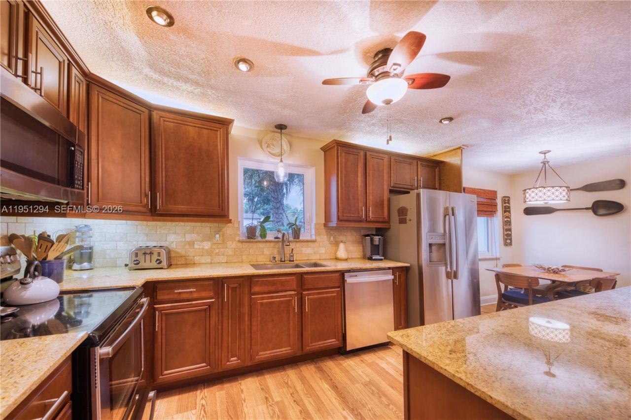 6661 SW 6th St, Pembroke Pines, FL 33023 Photo