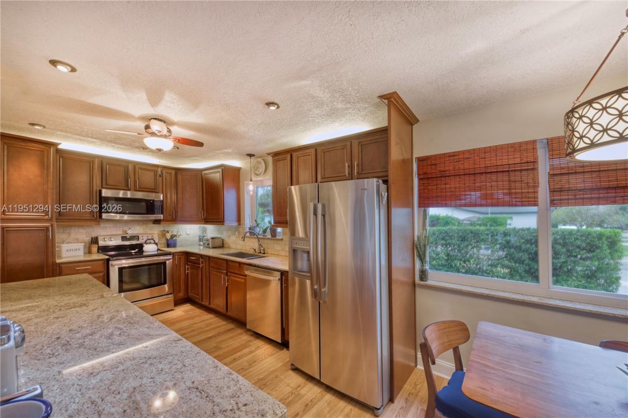 6661 SW 6th St, Pembroke Pines, FL 33023 Photo