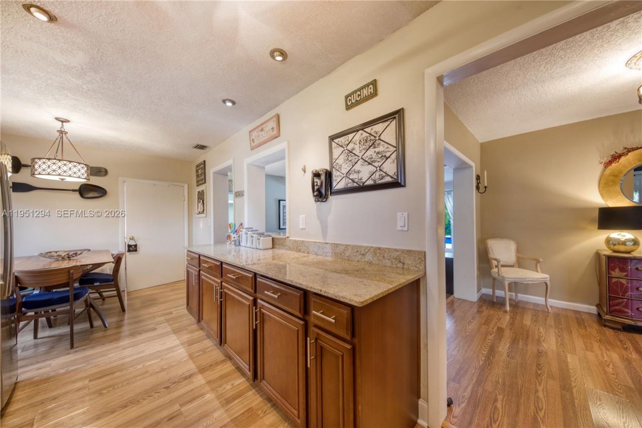 6661 SW 6th St, Pembroke Pines, FL 33023 Photo