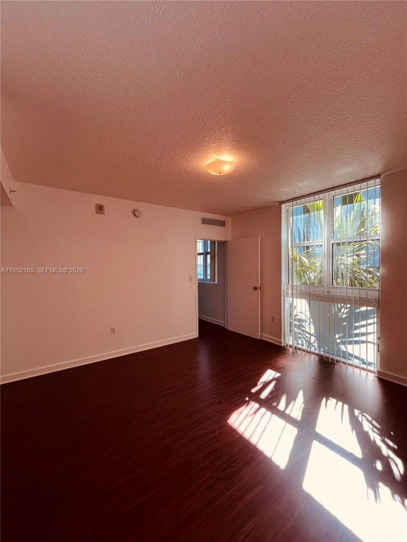 601 NE 23rd St, Unit TH4, Miami, FL 33137 Photo