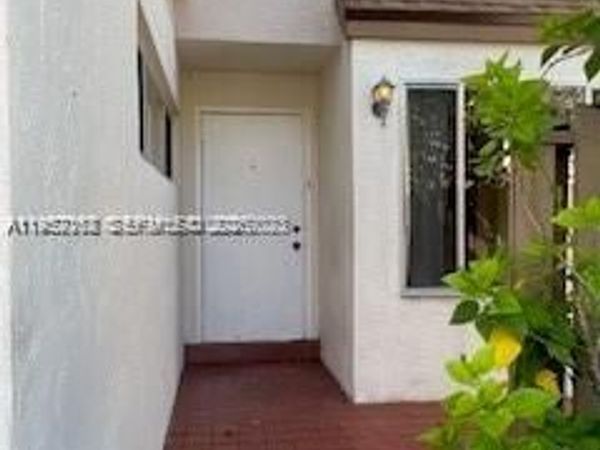 879 NW 81st Way, Unit 4, Plantation, FL 33324