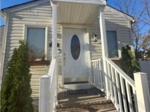 88 Fournier Crescent, ELMWOOD PARK, NJ 07407