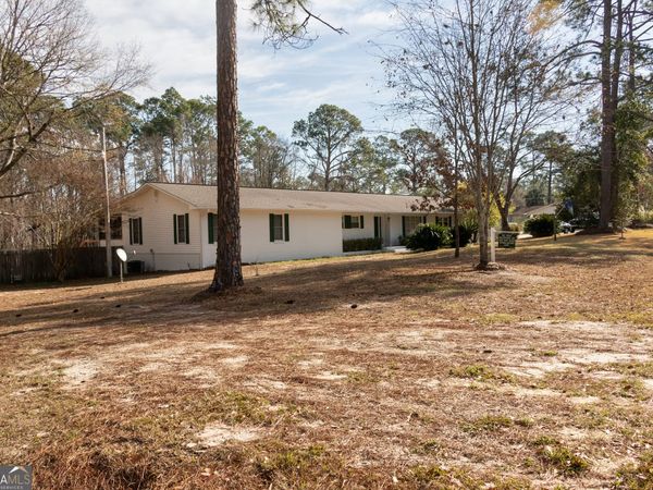 614 N Victory Drive, Lyons, GA 30436