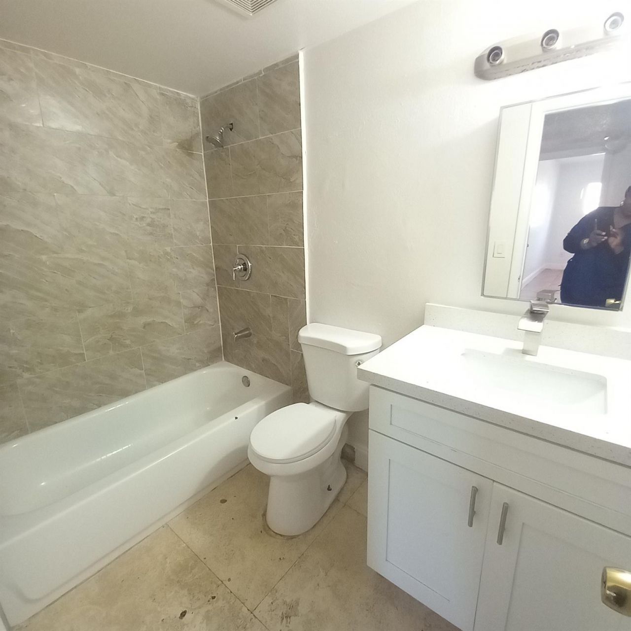 3610 NW 21st, Unit 413, Lauderdale Lakes, FL 33311 Photo