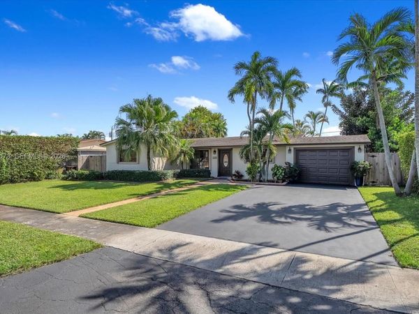 1300 W 77th St, Hialeah, FL 33014