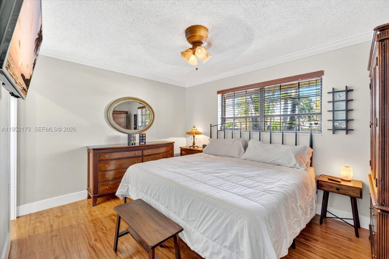 1300 W 77th St, Hialeah, FL 33014 Photo