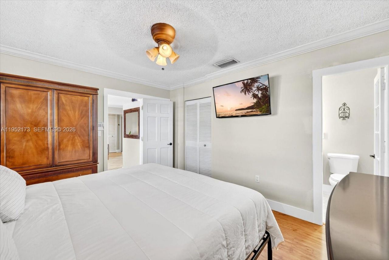 1300 W 77th St, Hialeah, FL 33014 Photo