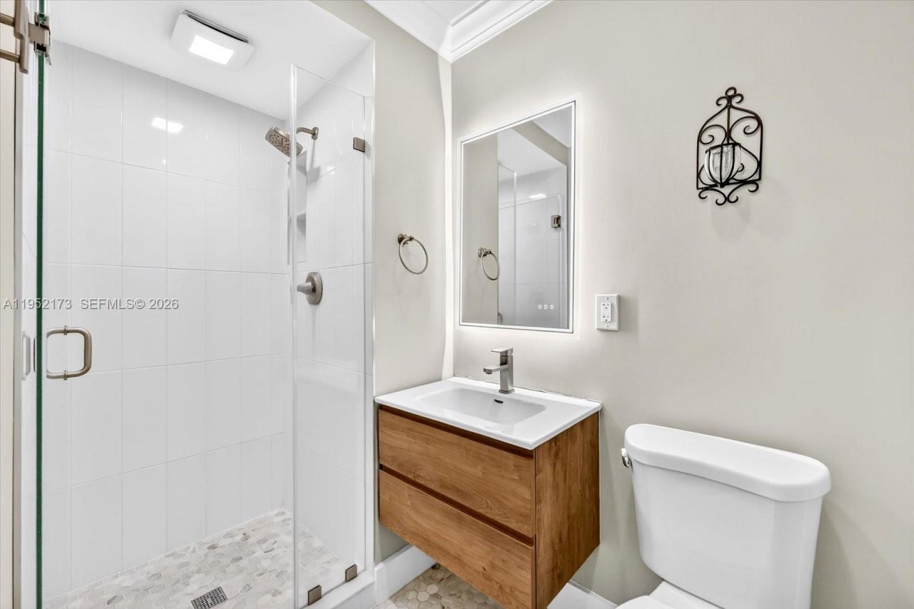 1300 W 77th St, Hialeah, FL 33014 Photo