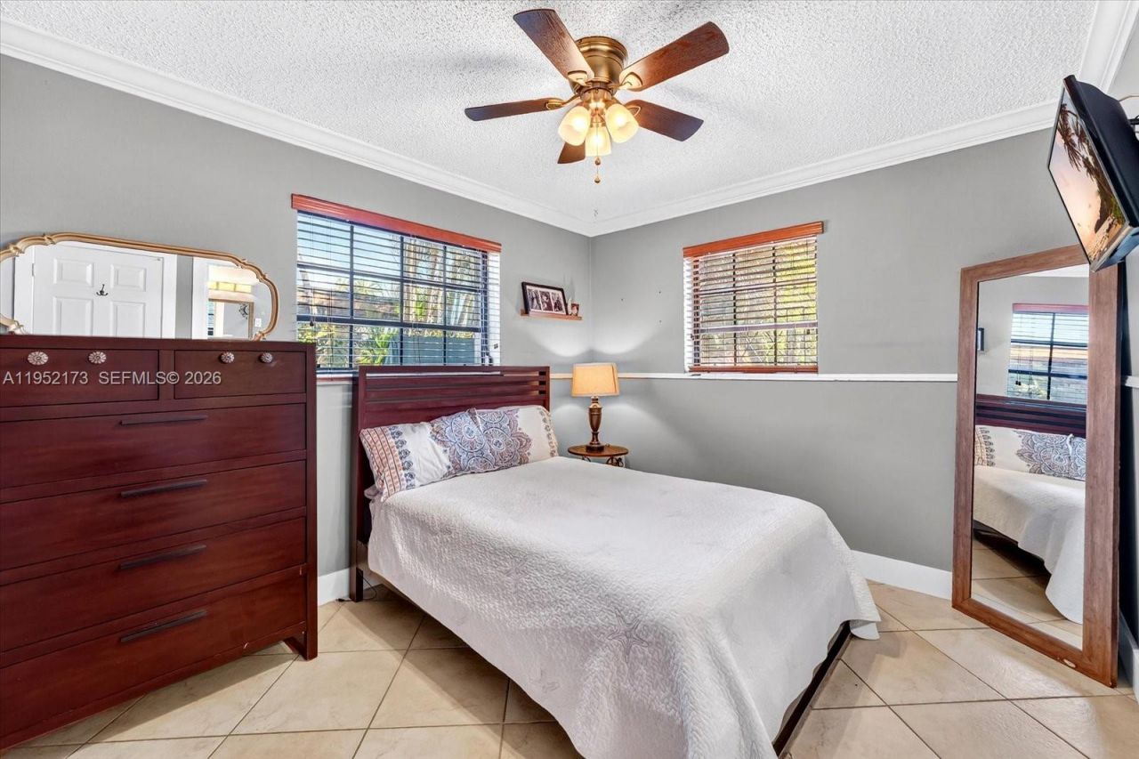 1300 W 77th St, Hialeah, FL 33014 Photo