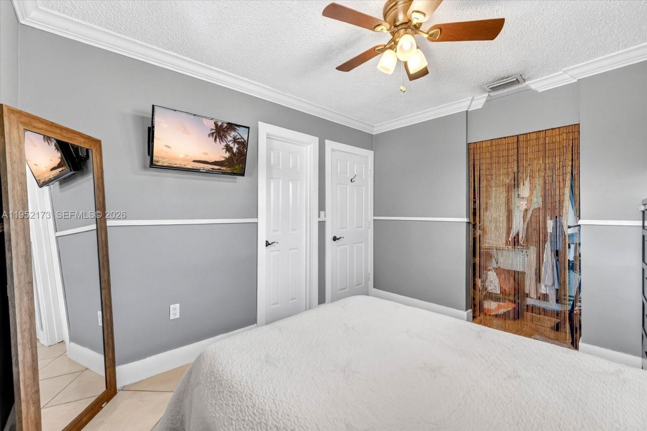 1300 W 77th St, Hialeah, FL 33014 Photo