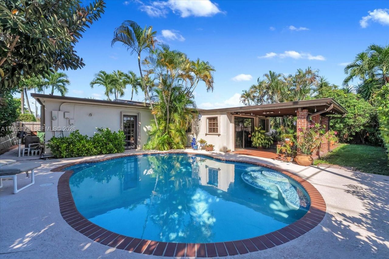 1300 W 77th St, Hialeah, FL 33014 Photo