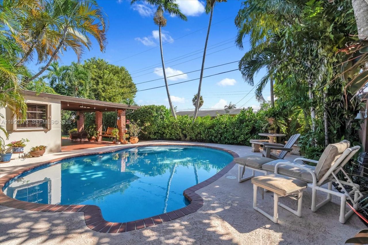 1300 W 77th St, Hialeah, FL 33014 Photo