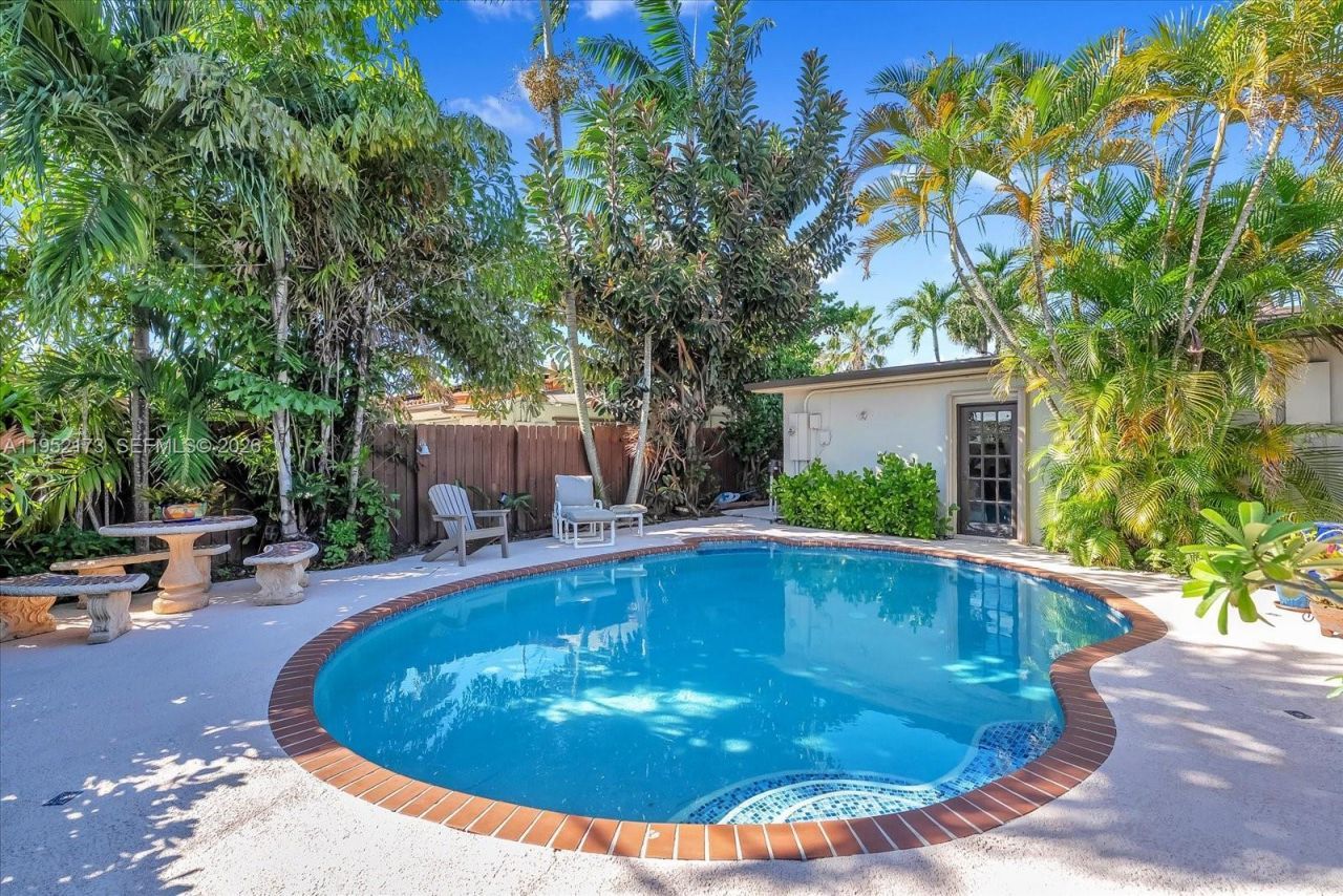 1300 W 77th St, Hialeah, FL 33014 Photo