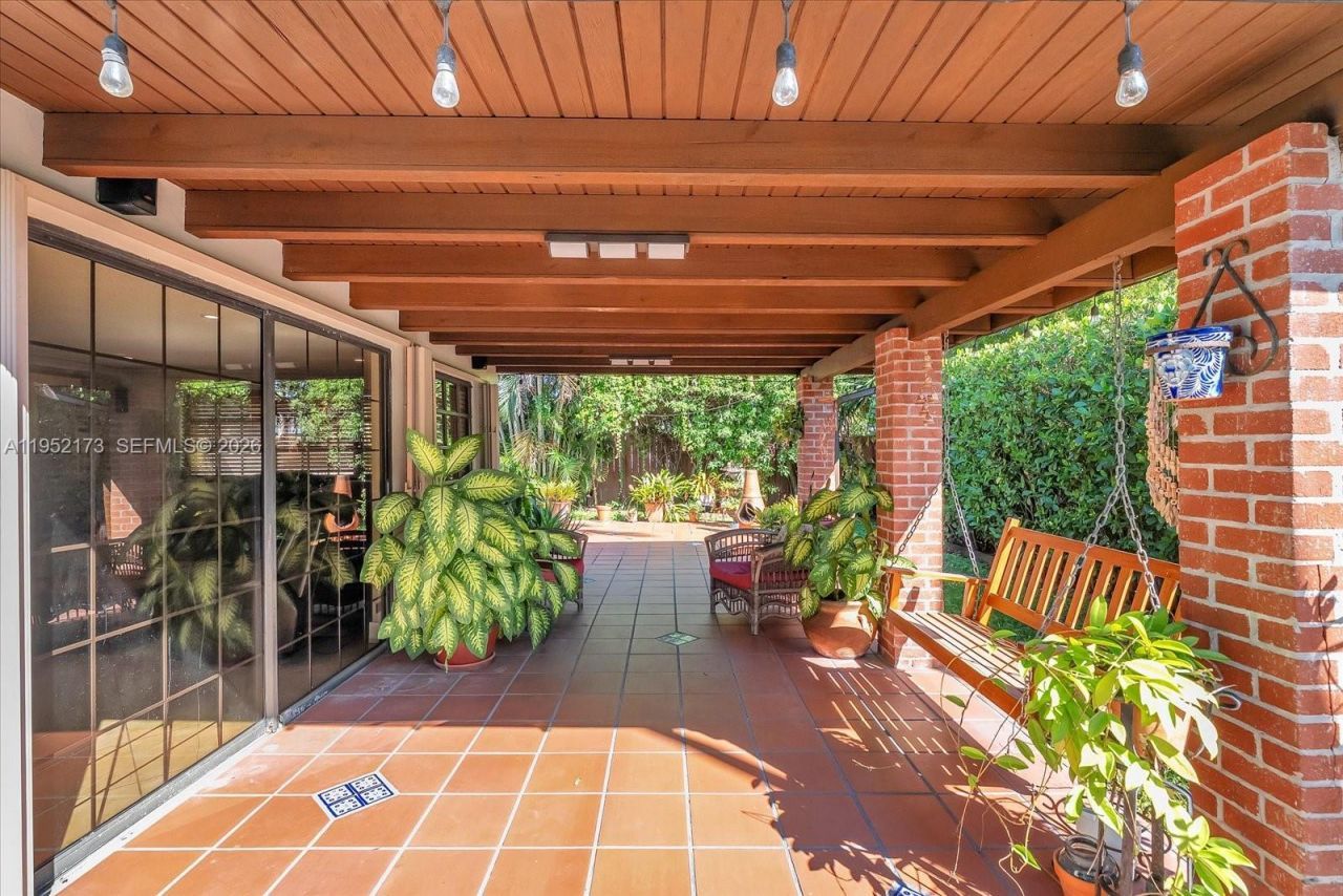 1300 W 77th St, Hialeah, FL 33014 Photo