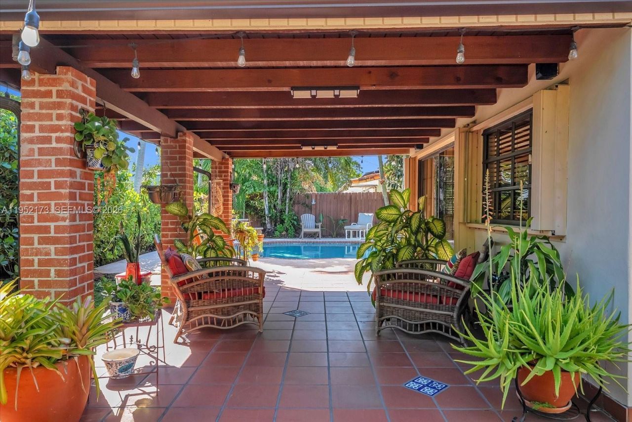 1300 W 77th St, Hialeah, FL 33014 Photo