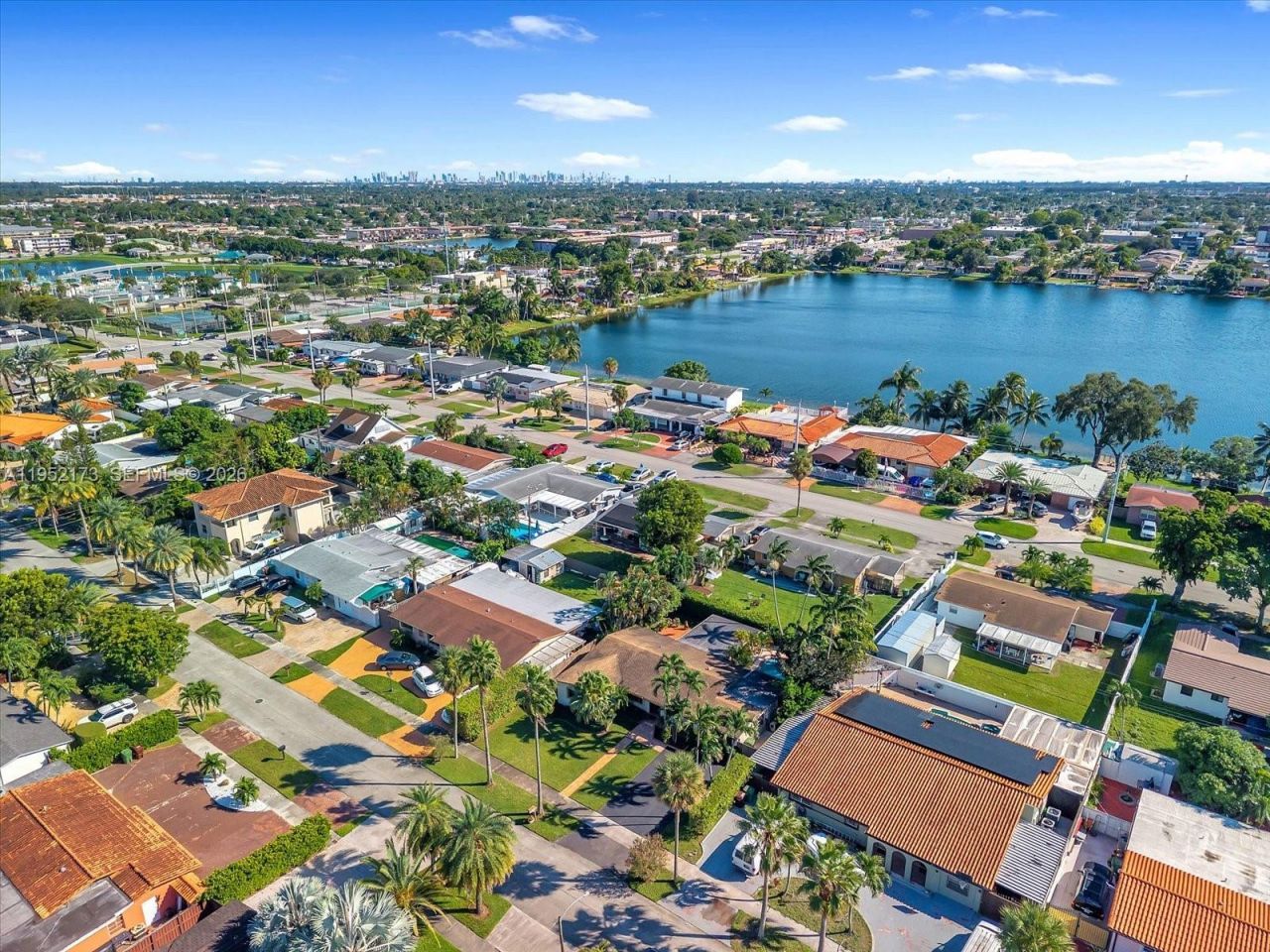 1300 W 77th St, Hialeah, FL 33014 Photo