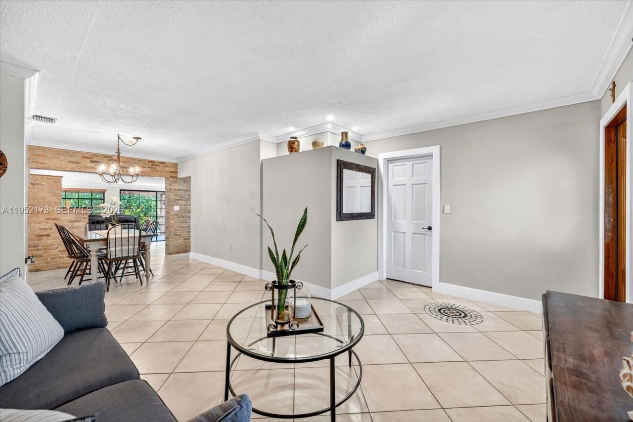 1300 W 77th St, Hialeah, FL 33014 Photo