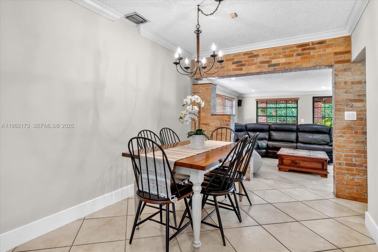 1300 W 77th St, Hialeah, FL 33014 Photo