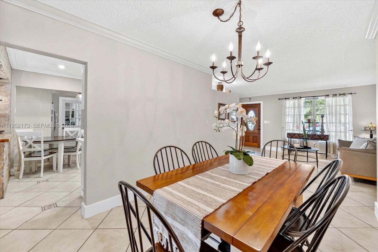 1300 W 77th St, Hialeah, FL 33014 Photo