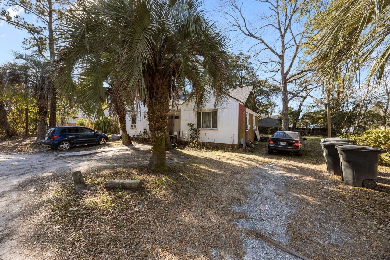 5735 Pilgrim Avenue Photo 2