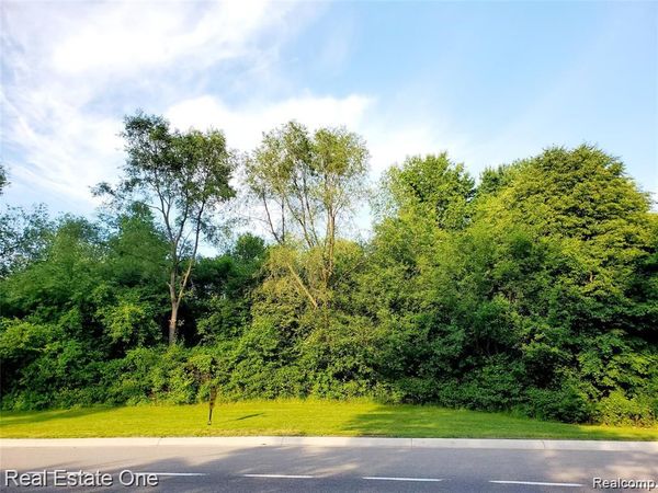000 Adams Road, Troy, MI 48098