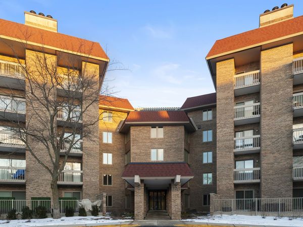 1220 Rudolph Road, Unit 1B, Northbrook, IL 60062