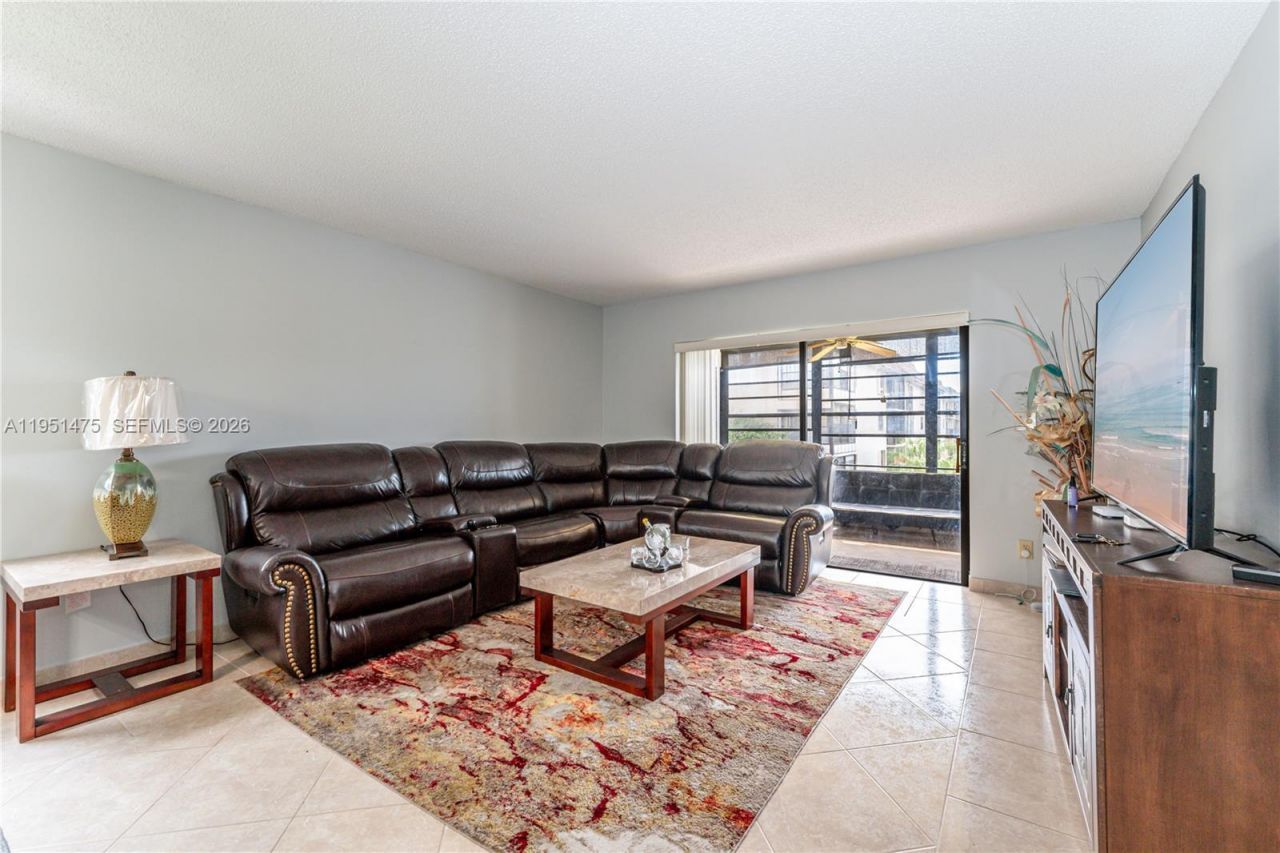 4960 E Sabal Palm Blvd , Unit 301, Tamarac, FL 33319 Photo