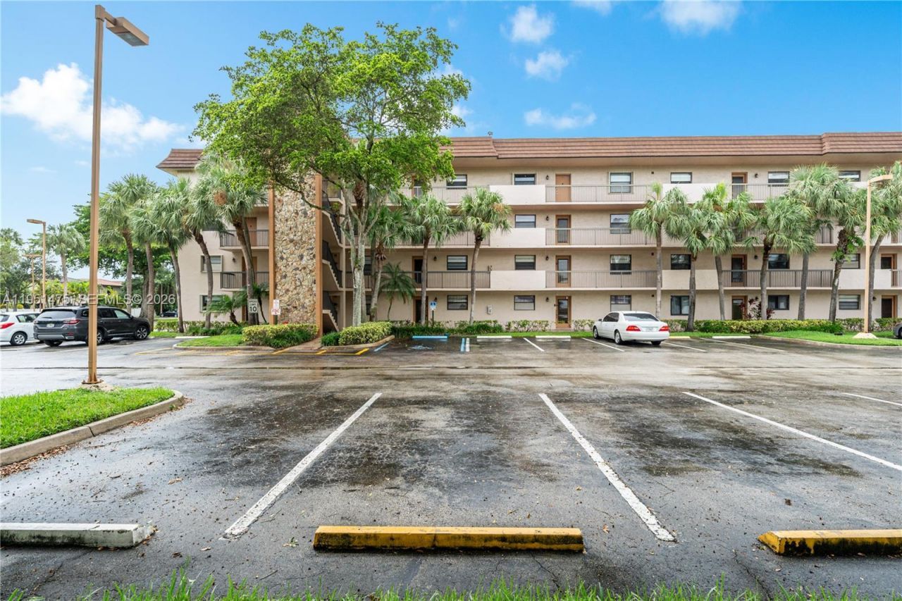 4960 E Sabal Palm Blvd , Unit 301, Tamarac, FL 33319 Photo